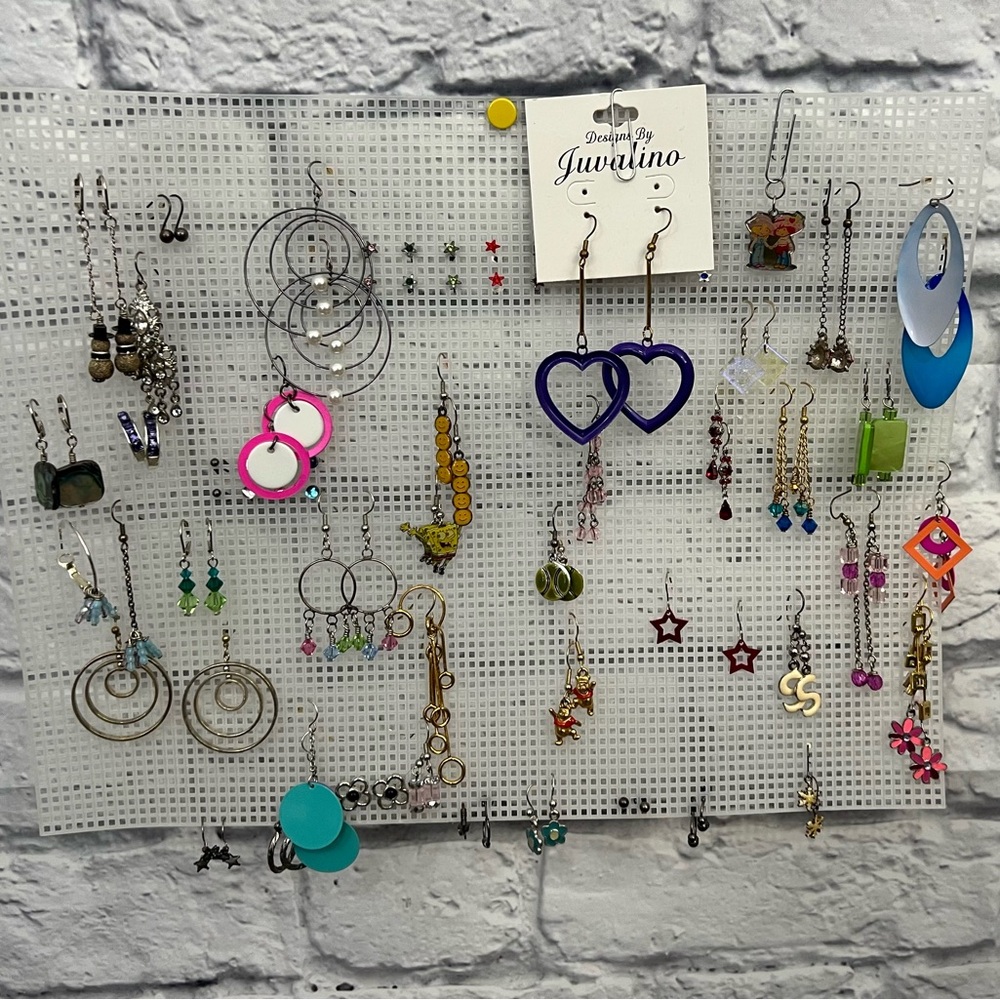 LARGE LOT 50+ OF TWEEN-TEEN GIRL’S EARRINGS